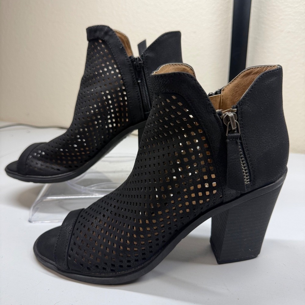 Portland Emma Black Perforated Peep Toe Ankle Booties Zip Chunky Heel Block 8.5